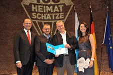Heimatminister Albert Füracker und Kunstministerin Prof. Dr. med. Marion Kiechle prämieren 100 Heimatschätze